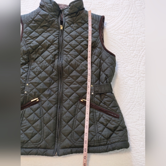 Weatherproof fur lined vest. - Picture 3 of 12